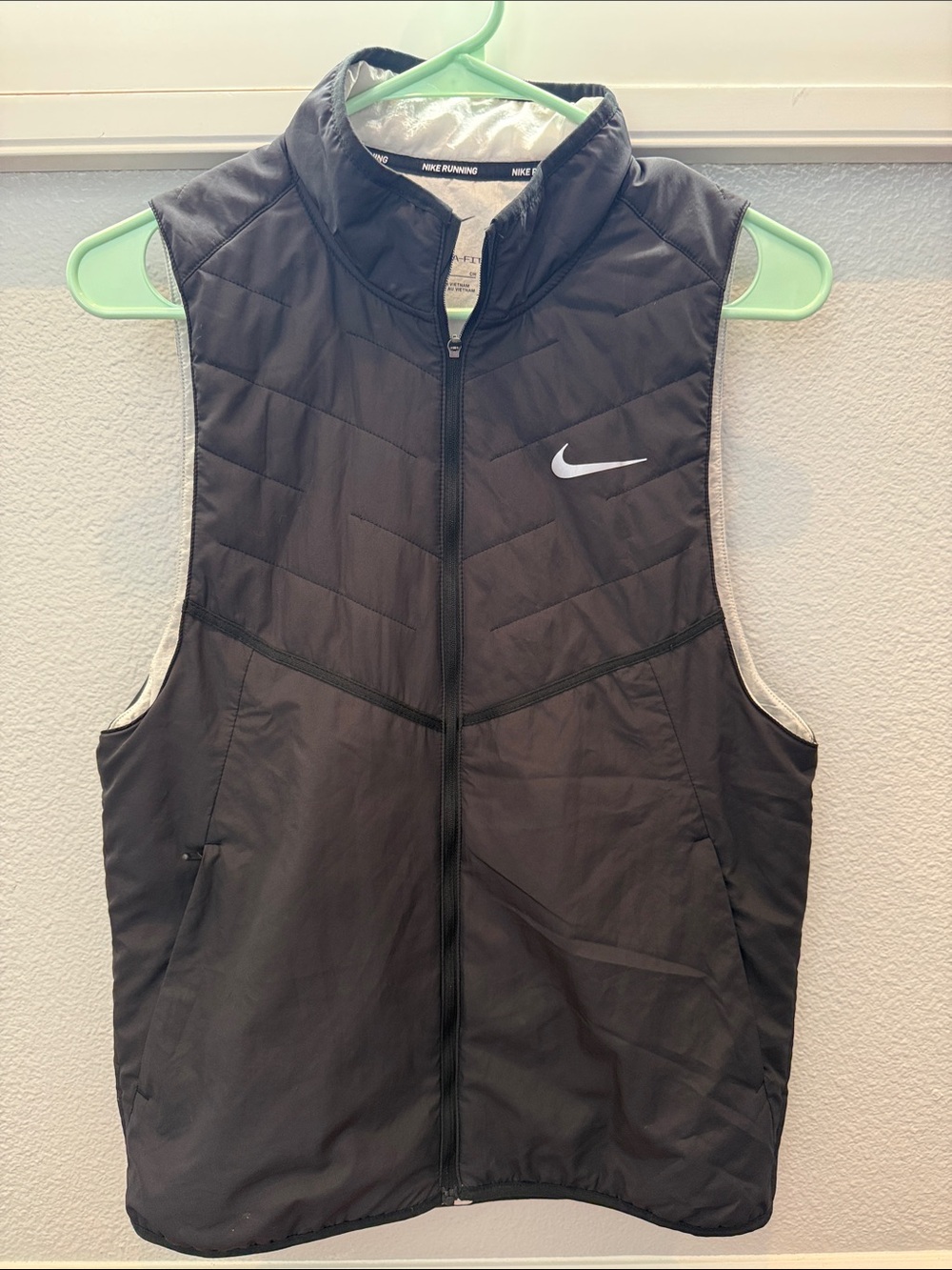 Nike Black and White Quilted Sleeveless Training Vest
